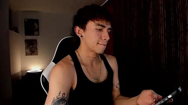 Snapshot of guynextdo0r chatting on 3, 3, 2026 guynextdo0r online show from 3, 3, 2026