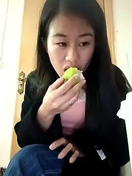 luy-xinh02 online show from 1, 11, 2025