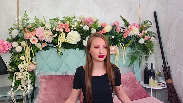 Miranda Scott online show from 2, 11, 2025