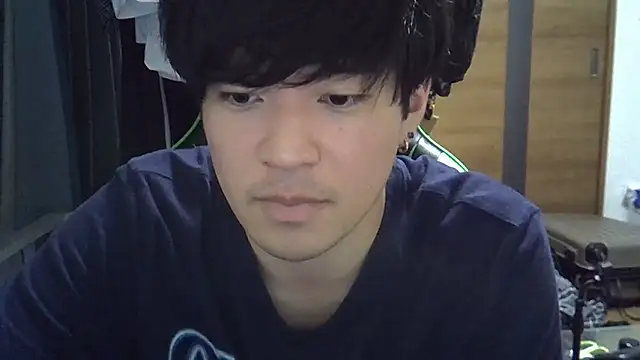 Snapshot of aokunvvv chatting on 15, 9, 2025 aokunvvv online show from 15, 9, 2025