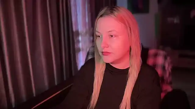 Snapshot of BikiHellena chatting on 2, 11, 2025 BikiHellena online show from 2, 11, 2025