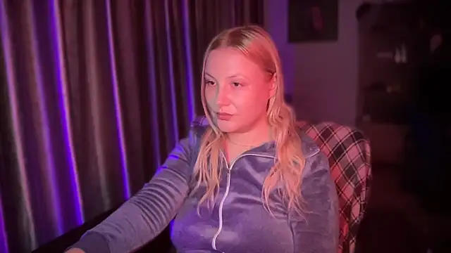 Snapshot of BikiHellena chatting on 14, 12, 2025 BikiHellena online show from 14, 12, 2025