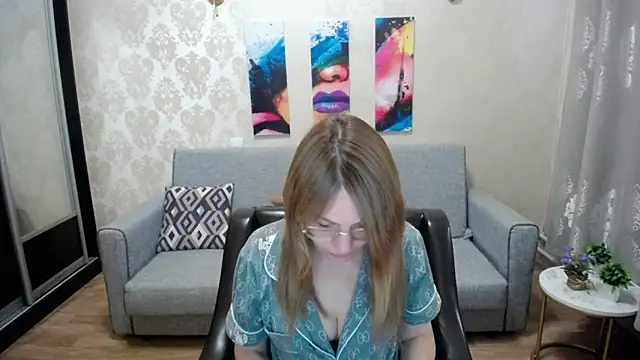 Snapshot of shy_hot_cat chatting on 17, 10, 2025 shy hot cat online show from 17, 10, 2025