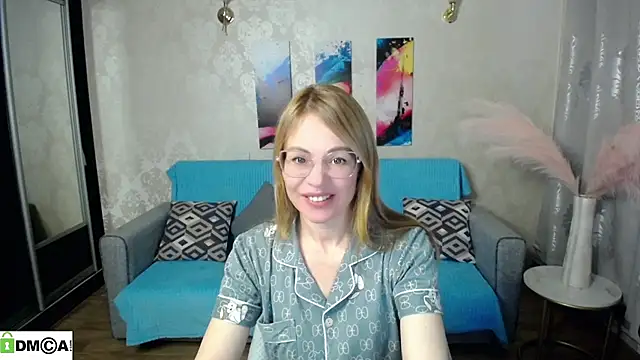 Snapshot of shy_hot_cat chatting on 14, 11, 2025 shy hot cat online show from 14, 11, 2025