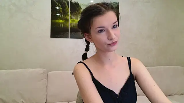 Snapshot of sweet_strawber chatting on 14, 9, 2025 sweet strawber online show from 14, 9, 2025