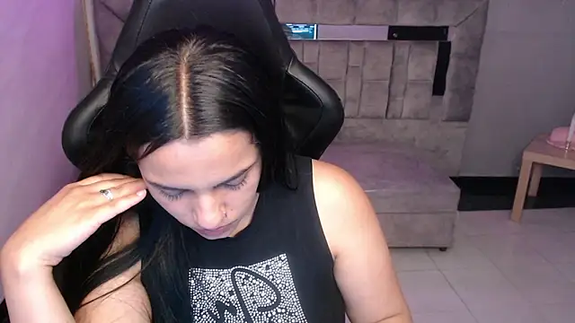 Snapshot of Mialover_v chatting on 2, 10, 2025 Mialover v online show from 2, 10, 2025