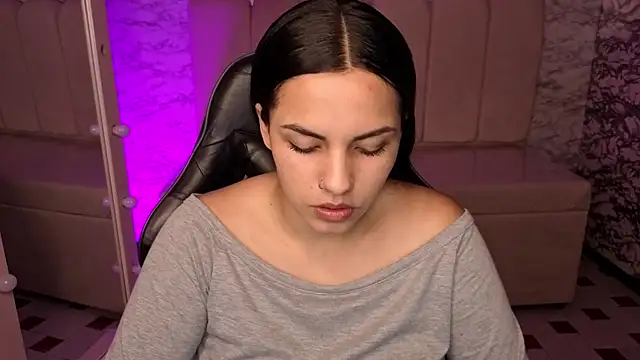 Snapshot of Mialover_v chatting on 6, 10, 2025 Mialover v online show from 6, 10, 2025