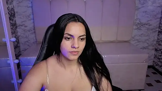 Snapshot of Mialover_v chatting on 10, 10, 2025 Mialover v online show from 10, 10, 2025