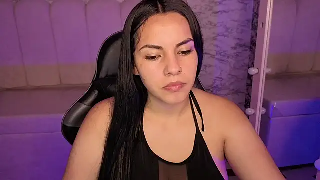 Snapshot of Mialover_v chatting on 10, 10, 2025 Mialover v online show from 10, 10, 2025