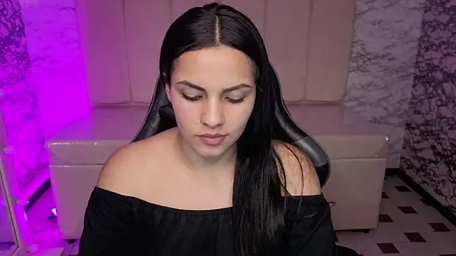 Snapshot of Mialover_v chatting on 10, 11, 2025 Mialover v online show from 10, 11, 2025