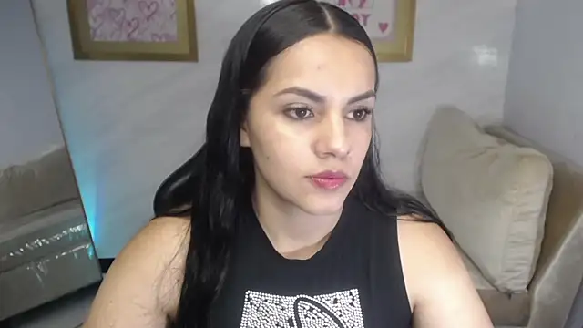 Snapshot of Mialover_v chatting on 15, 11, 2025 Mialover v online show from 15, 11, 2025