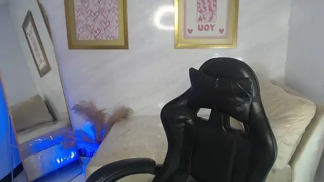 Snapshot of Mialover_v chatting on 22, 11, 2025 Mialover v online show from 22, 11, 2025