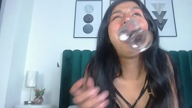 Snapshot of Keila_Fg chatting on 8, 11, 2025 Keila Fg online show from 8, 11, 2025