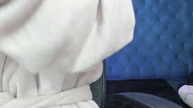 Snapshot of MadyMeribeth chatting on 14, 10, 2025 MadyMeribeth online show from 14, 10, 2025