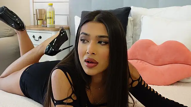 Snapshot of MyaMuse chatting on 20, 10, 2025 MyaMuse online show from 20, 10, 2025