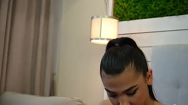 Snapshot of MyaMuse chatting on 12, 11, 2025 MyaMuse online show from 12, 11, 2025