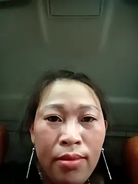 Snapshot of Zuzi-nini chatting on 2, 10, 2025 Zuzi-nini online show from 2, 10, 2025