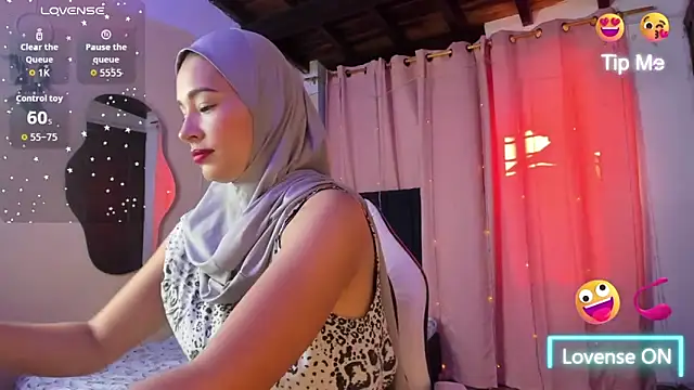 Snapshot of ShanaJamil chatting on 5, 11, 2025 ShanaJamil online show from 5, 11, 2025