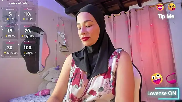 Snapshot of ShanaJamil chatting on 6, 11, 2025 ShanaJamil online show from 6, 11, 2025