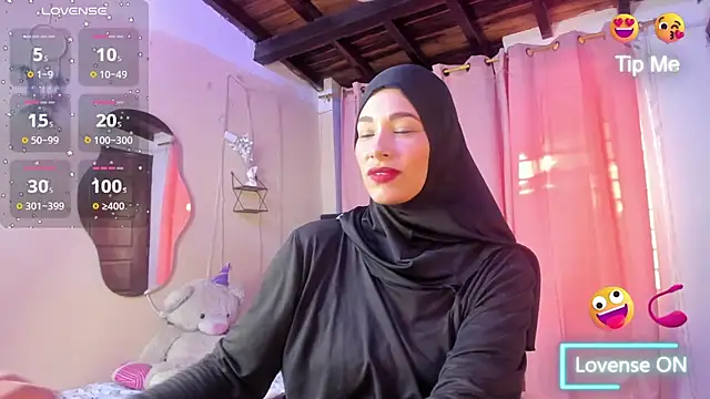 Snapshot of ShanaJamil chatting on 11, 11, 2025 ShanaJamil online show from 11, 11, 2025