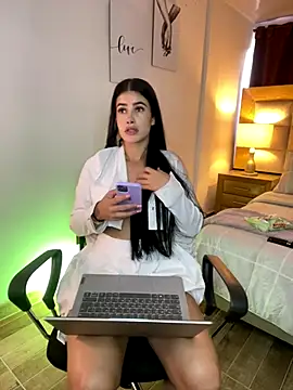 Snapshot of Victoriaa_Gray chatting on 25, 11, 2025 Victoriaa Gray online show from 25, 11, 2025