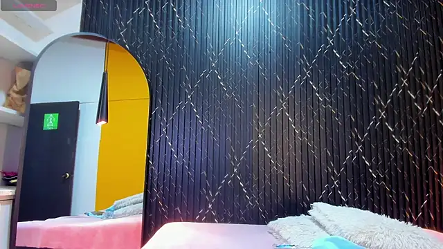 Snapshot of Miss_Ariaa chatting on 8, 10, 2025 Miss Ariaa online show from 8, 10, 2025