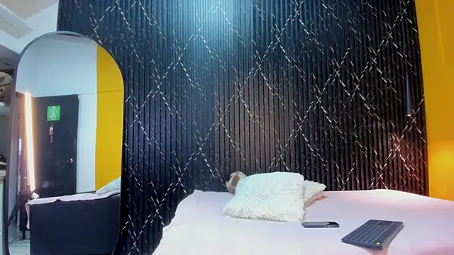 Snapshot of Miss_Ariaa chatting on 5, 11, 2025 Miss Ariaa online show from 5, 11, 2025