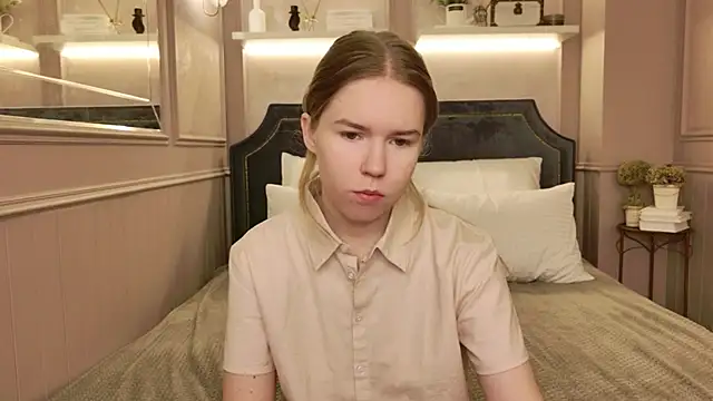 Snapshot of Alida_Brice chatting on 14, 12, 2025 Alida Brice online show from 14, 12, 2025