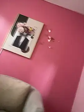 PrettyTiana  online show from 4, 12, 2025