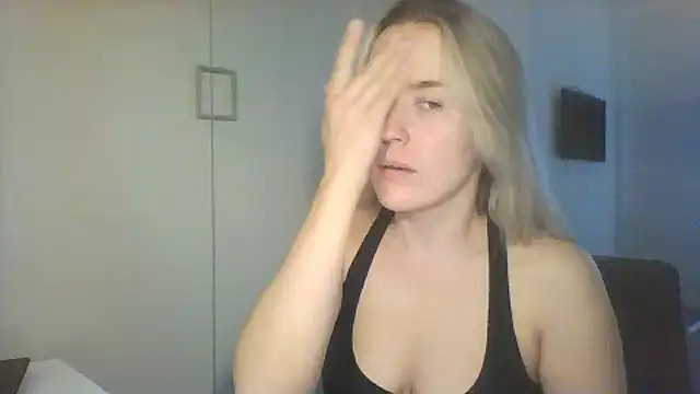Snapshot of Frosian chatting on 4, 10, 2025 Frosian online show from 4, 10, 2025