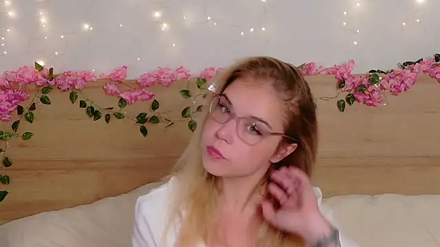 Lilith Bonheur online show from 15, 10, 2025