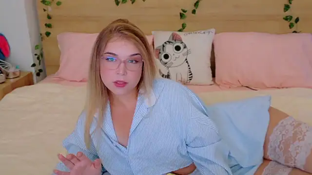 Lilith Bonheur online show from 23, 11, 2025