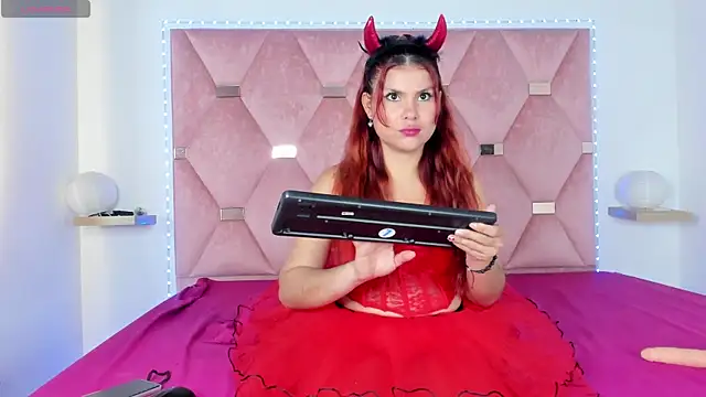 Snapshot of La_Diabla8 chatting on 14, 10, 2025 La Diabla8 online show from 14, 10, 2025