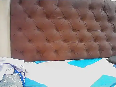 short girl  online show from 15, 10, 2025