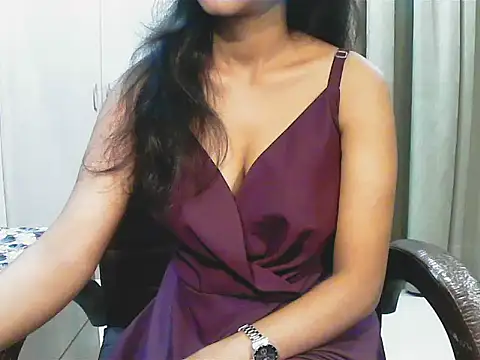 short girl  online show from 17, 11, 2025