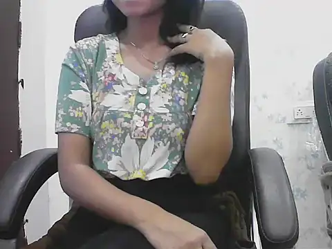 Snapshot of short_girl_ chatting on 5, 3, 2026 short girl online show from 5, 3, 2026