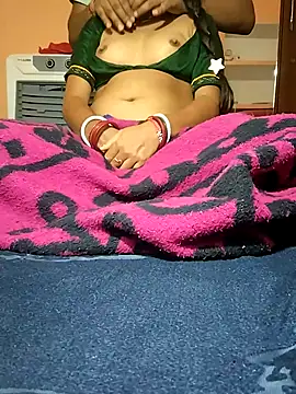 Snapshot of monarani5986 chatting on 13, 11, 2025 monarani5986 online show from 13, 11, 2025