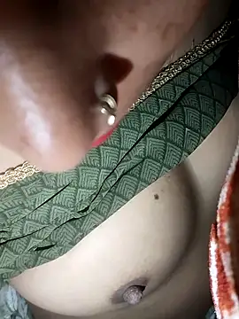 Snapshot of monarani5986 chatting on 6, 1, 2026 monarani5986 online show from 6, 1, 2026