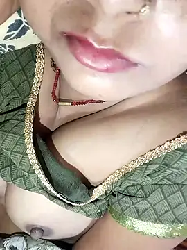 Snapshot of monarani5986 chatting on 8, 1, 2026 monarani5986 online show from 8, 1, 2026