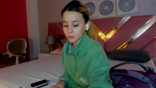 ChloeLaurentt online show from 16, 12, 2025