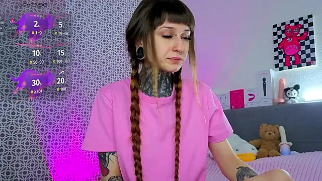 Snapshot of LilithPoison chatting on 5, 3, 2026 LilithPoison online show from 5, 3, 2026