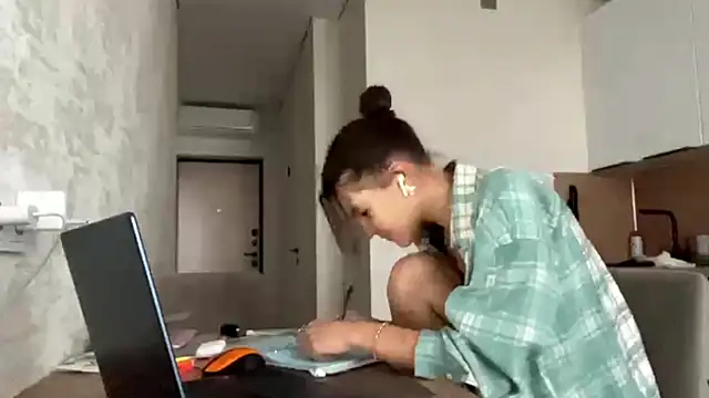 FavorLeila online show from 28, 9, 2025