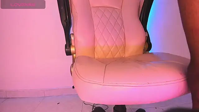 Snapshot of Mia_royal chatting on 1, 12, 2025 Mia royal online show from 1, 12, 2025