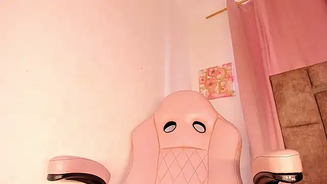 Snapshot of Mia_royal chatting on 18, 12, 2025 Mia royal online show from 18, 12, 2025