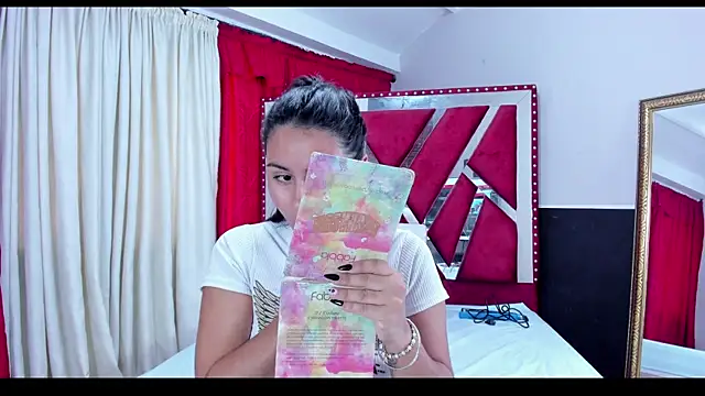 Snapshot of Luna021_1 chatting on 10, 10, 2025 Luna021 1 online show from 10, 10, 2025