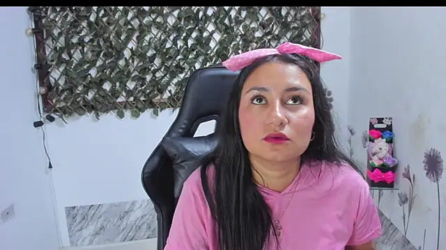 Snapshot of Luna021_1 chatting on 23, 10, 2025 Luna021 1 online show from 23, 10, 2025