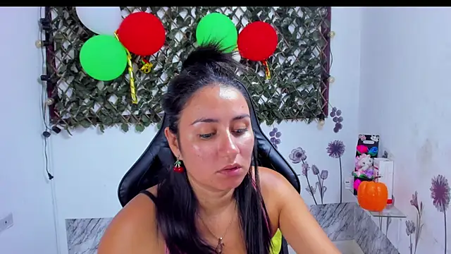 Snapshot of Luna021_1 chatting on 1, 11, 2025 Luna021 1 online show from 1, 11, 2025