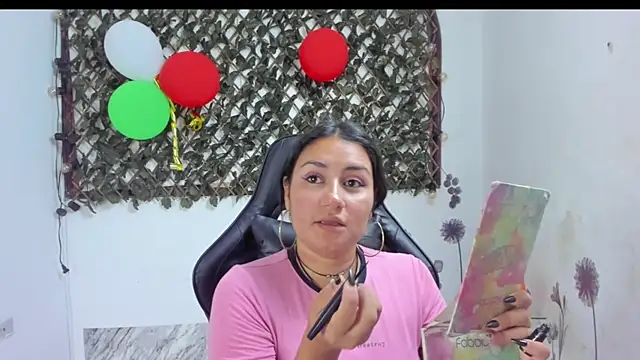 Snapshot of Luna021_1 chatting on 5, 11, 2025 Luna021 1 online show from 5, 11, 2025