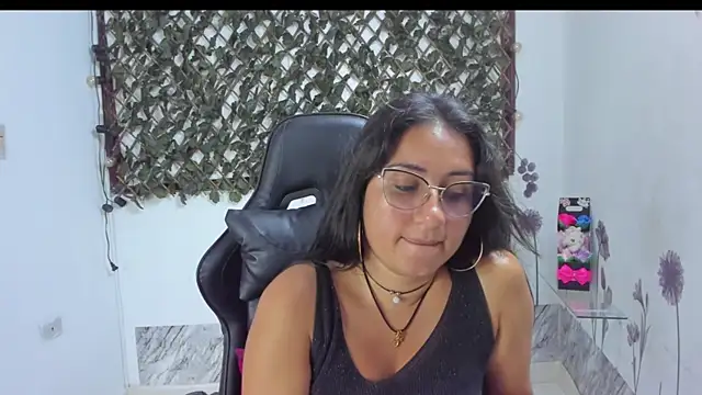 Snapshot of Luna021_1 chatting on 7, 11, 2025 Luna021 1 online show from 7, 11, 2025