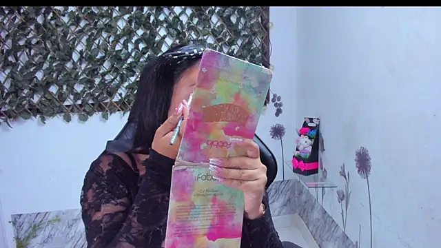 Snapshot of Luna021_1 chatting on 15, 11, 2025 Luna021 1 online show from 15, 11, 2025